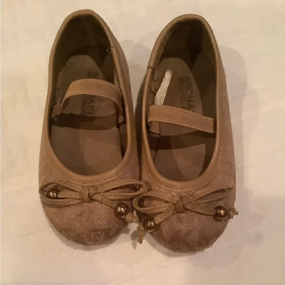 Michael Kors toddler size 6 tan dress shoes